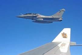 Video: Không quân Ai Cập không kích tiêu diệt khủng bố trên biên giới với Libya