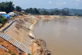  Polymer cốt sợi thủy tinh kè bờ sông, hồ