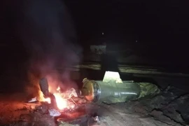 Quân đội Syria phóng tên lửa đạn đạo Tochka phá hủy xe chở dầu của thánh chiến