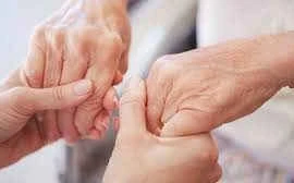 Phục hồi chức năng cầm nắm do liệt tay