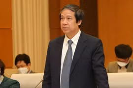 Đại biểu chất vấn Bộ trưởng về việc cho trẻ đến trường