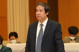 Đại biểu chất vấn Bộ trưởng về việc cho trẻ đến trường