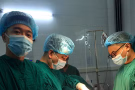 Phẫu thuật u đùi khổng lồ tái phát 