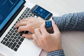 Đồng hồ thông minh hỗ trợ tập luyện thể thao