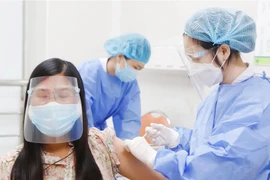 Hà Nội hướng dẫn tiêm vắc xin COVID-19 mũi 3