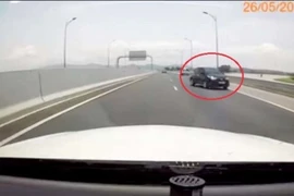 Ô tô đi lùi, đi ngược chiều trên cao tốc bị xử phạt thế nào?