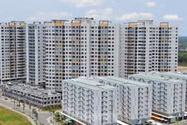 Nhiều căn hộ rao bán cắt lỗ.