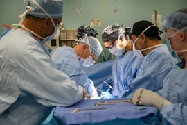 Bác sĩ Simon Bramhall từng là tác giả của nhiều cuốn sách kinh dị về y khoa 