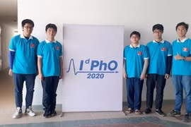 3 học sinh Trường THPT Chuyên KHTN đạt huy chương Olympic Vật lý quốc tế 2020