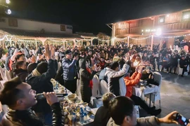 Lạc giọng vì cổ vũ bóng đá ở nơi đặc biệt nhất Việt Nam