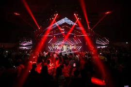 Đàm Vĩnh Hưng ra mắt MV "Anh lo cho em hết" sau 2 năm “ồn ào”