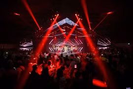 Đàm Vĩnh Hưng ra mắt MV "Anh lo cho em hết" sau 2 năm “ồn ào”