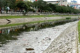 Lo sông Tô Lịch sẽ cạn trơ đáy khi thu gom nước thải