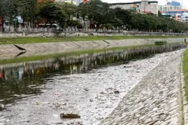  Lo sông Tô Lịch sẽ cạn trơ đáy khi thu gom nước thải