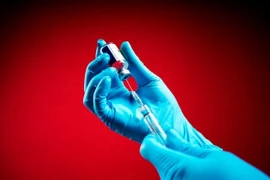 Viêm tủy hiếm gặp, tác dụng phụ của văcxin Johnson & Johnson