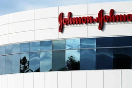 Johnson & Johnson vướng nghi vấn che giấu thông tin phấn rôm chứa amiăng