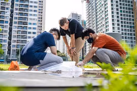 Sinh viên, nghiên cứu sinh từ VinUni và UIUC tham gia dự án “Giám sát dịch tễ nước thải tại Việt Nam” dưới sự hướng dẫn của Giáo sư, Giảng viên đến UIUC và VinUni.