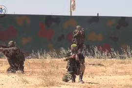 Lực lượng Mãnh Hổ Syria diễn tập chiến đấu, sẵn sàng đối phó với nguy cơ chiến tranh mới 