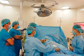 Nội soi lồng ngực điều trị bệnh nhược cơ