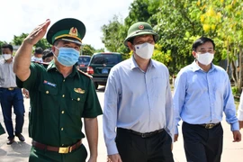 Bộ trưởng Y tế động viên lực lượng chống dịch ở Hà Tiên