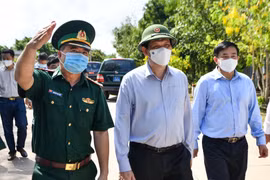 Bộ trưởng Y tế động viên lực lượng chống dịch ở Hà Tiên