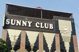 Khởi tố 3 người phát tán clip đồi trụy, giả ở bar Sunny