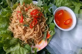 Không nên bỏ phí bì lợn, da gà
