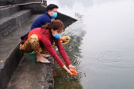 Phong tục thả cá chép ngày 23 tháng Chạp: Nét văn hóa của người Việt