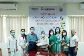 Cuộc chiến Covid-19 còn dài, cộng đồng luôn tiếp sức cho tiền tuyến