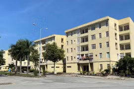 Tình trạng "lệch pha phân khúc thị trường" khiến nhà ở có giá vừa túi tiền và nhà ở xã hội vắng bóng trên thị trường bất động sản TPHCM.