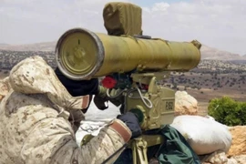 Video quân đội Syria phóng tên lửa chống tăng diệt xe thánh chiến ở Aleppo