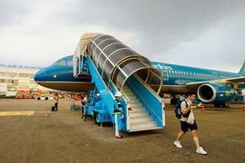 Lo "lạm phát" sân bay