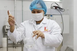 ĐH Bách khoa Hà Nội điều chế nước sát khuẩn cho sinh viên