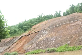Sạt lở đe dọa nhiều hộ dân huyện miền núi Thanh Hóa