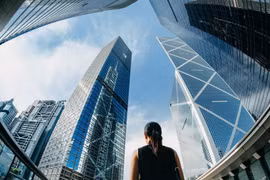 Chất xám chảy máu, ngân hàng đỏ mắt tìm người dù tăng lương 30%