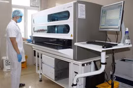 Bộ Y tế xử lý nghiêm việc nâng giá mua hệ thống máy xét nghiệm