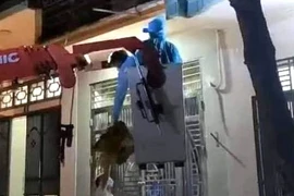 Công an dùng cần cẩu để tiếp cận F1 cố thủ, trốn cách ly