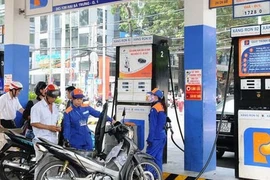 Ngày mai, giá xăng dầu có thể giảm sau 5 lần tăng liên tiếp?