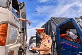 Bộ Công Thương hỏa tốc đề nghị tiêm vaccine cho lái xe chở hàng