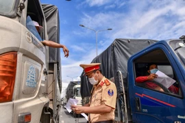 Bộ Công Thương hỏa tốc đề nghị tiêm vaccine cho lái xe chở hàng