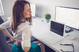 5 cách phòng chữa đau lưng cho dân văn phòng