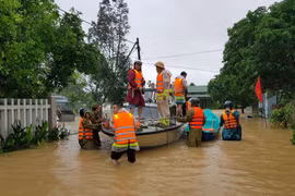 Thủy điện xả lũ, nước sông đang lên, nguy cơ "lụt chồng lụt"