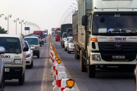 Cầu Thanh Trì thường xuyên ùn tắc, tai nạn