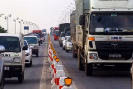 Cầu Thanh Trì thường xuyên ùn tắc, tai nạn