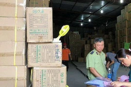 Đồng loạt kiểm tra 18 kho hàng tại TP HCM nghi chứa hàng lậu