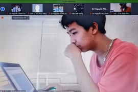 Thí sinh ngồi tại nhà thi học sinh giỏi Tin khu vực Duyên hải và ĐB Bắc Bộ