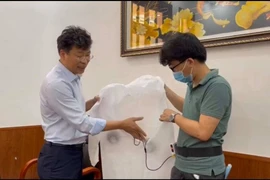 Sáng chế giảm nóng cho nhân viên y tế chống dịch Covid-19