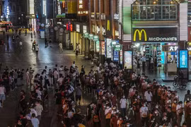 Một tỉnh ở Trung Quốc bùng dịch Covid-19 "đáng báo động" chỉ từ một bữa ăn