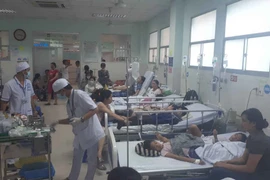 Ngộ độc bánh mì thịt đóng gói, khoảng 40 trẻ nhập viện