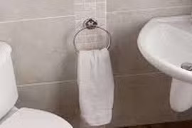 Ngã vì vịn bồn rửa mặt